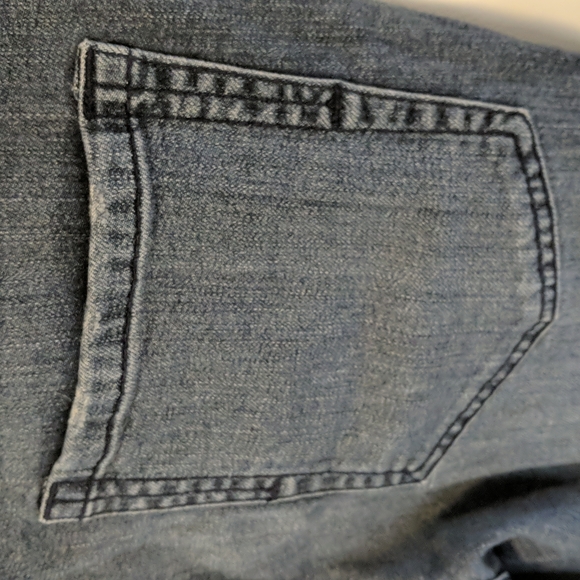 BCBG MaxAzria Straight leg jean size 30 - Picture 3 of 13